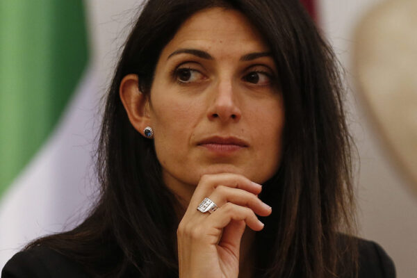 Raggi, la telefonata con Conte prima della cena elettorale: “Confido che tutto si ricomponga”