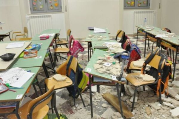 Aule e banchi a pezzi, per la scuola ci vogliono investimenti