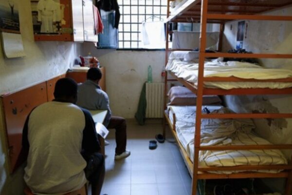 Sovraffollamento, interviene la Cassazione: “Basta stipare detenuti come bestie”