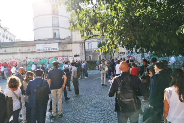 A Napoli la giustizia si arrende: riprendono le udienze ma resta il solito caos