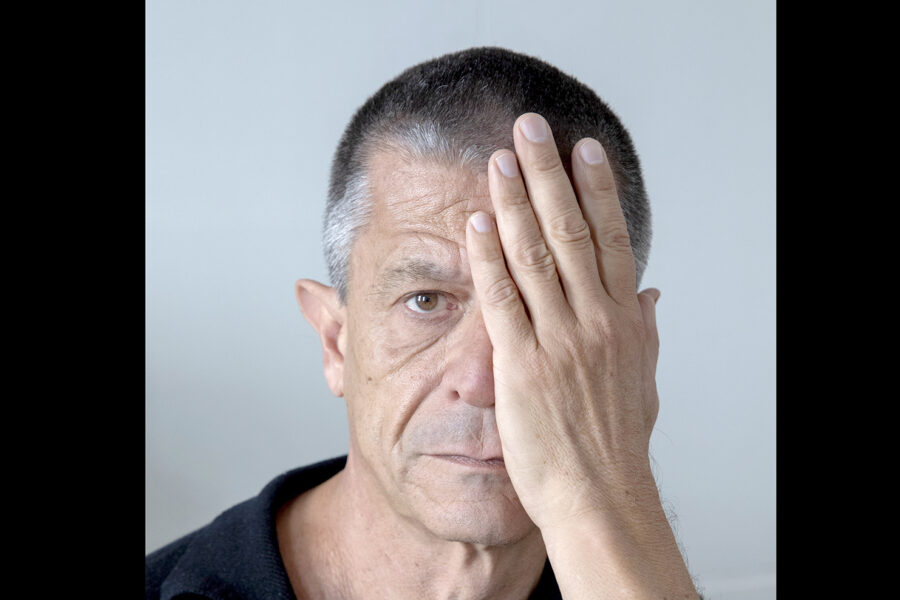 “Yoga”, l’autobiografia psichica di Emmanuel Carrère in gara per il premio Goncourt