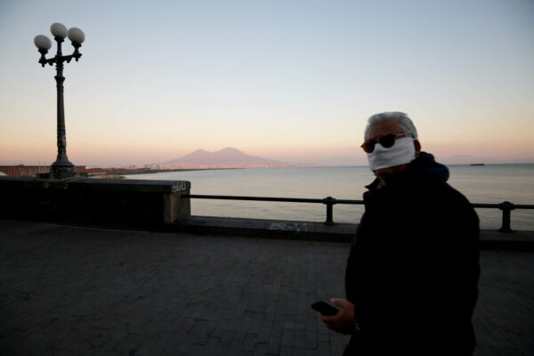 Alessandro Pone – Lapresse
Napoli 11 marzo 2020
Cronaca
Coronavirus, dopo il decreto emanato dal Presidente Conte, le città si svuotano. In foto la città di Napoli. Lungomare di Napoli.

Alessandro Pone – Lapresse
Naples 11 march 2020
news
Coronavirus, after the decree issued by President Conte, the cities are emptied. In the photo the city of Naples.