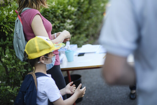 Foto Fabio Ferrari/LaPresse 
26 Maggio 2020 Ivrea, Italia 
News
Emergenza COVID-19 (Coronavirus) – Fase 2 – Ivrea riapre le scuole: via libera all’attività all’aperto.
Scuola all’aperto a Ivrea per aiutare le famiglie nel post lockdown. L’idea dell’amministrazione comunale che sperimenta il servizio per i bambini residenti in città tra i 3 e i 6 anni.
Il progetto si svolge nei giardini delle scuole, Don Milani e Sant’Antonio. È prevista un’area triage dove effettuare il controllo della temperatura per consentire l’accesso in sicurezza dei bimbi, seguiti dalle insegnanti degli asili nido comunali a gruppi di cinque. 

Photo Fabio Ferrari/LaPresse 
May 26, 2020 Ivrea, Italy 
News
COVID-19 emergency (Coronavirus) – Phase 2 – Ivrea reopens schools: green light for outdoor activities.
Outdoor school in Ivrea to help families in the post lockdown. The idea of ​​the municipal administration that tests the service for children living in the city between 3 and 6 years old.
The project takes place in the school gardens, Don Milani and Sant’Antonio. A triage area is provided for temperature control to allow safe access for children, followed by the teachers of the municipal nursery schools in groups of five.