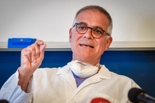 Foto Claudio Furlan – LaPresse 
04 Settembre 2020 Milano (Italia) 
News
Conferenza stampa di Alberto Zangrillo , primario del San Raffaele , sulle condizioni di Silvio Berlusconi, ricoverato al San Raffaele per Covid

Photo Claudio Furlan – LaPresse
04 September 2020 Milan (Italy) 

Press conference by Alberto Zangrillo, San Raffaele primary, on the conditions of Silvio Berlusconi, hospitalized at San Raffaele for Covid