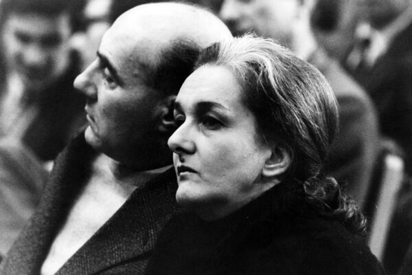 anni ’70
Rossana Rossanda (Pola, 23 aprile 1924) è una giornalista, scrittrice e traduttrice italiana, dirigente del PCI negli anni cinquanta e sessanta e cofondatrice de il manifesto.
nella foto: Rossanda Rossana