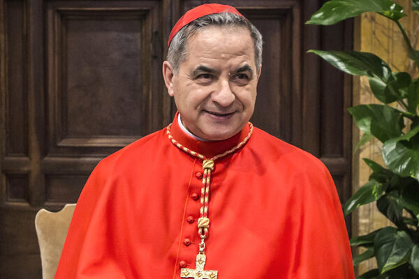 La cacciata di Becciu una mossa anti Papa, il cardinale licenziato in fretta e senza prove…