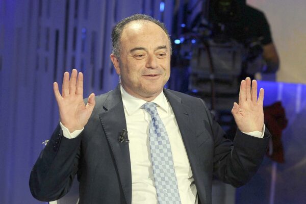 Il processo show di Gratteri non va fatto in Calabria, ma il pm prepara a Catanzaro la più grande tenda-bunker del mondo