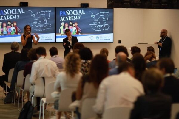 L’esplosione del digitale, l’importanza della comunicazione e il ruolo di PA social L’esplosione del digitale, l’importanza della comunicazione e il ruolo di PA social