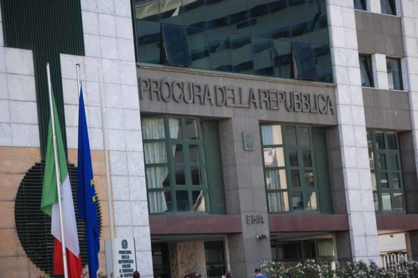 Poche risorse e gestite male, il Tribunale di Napoli è un fallimento