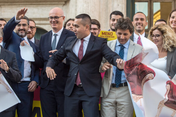 Referendum, la facile retorica dei tagli mirati alle poltrone