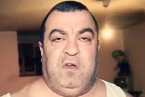 Lutto nel trash italiano, è morto Alessandro Catone celebre per il suo “porco schifo”