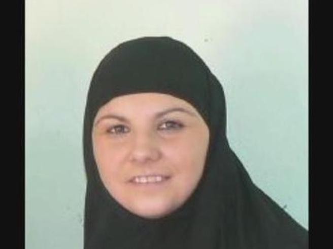 Terrorismo internazionale, fermata in Siria Alice Brignoli: con marito e figli era militante dell’Isis