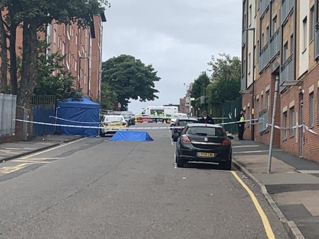 Inghilterra, un morto e sette feriti accoltellati a Birmingham. Il governo: “No ipotesi terrorismo”