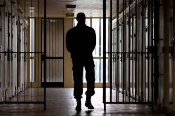 Cinque agenti del carcere del carcere di San Gimignano a processo per tortura: è la prima volta in Italia