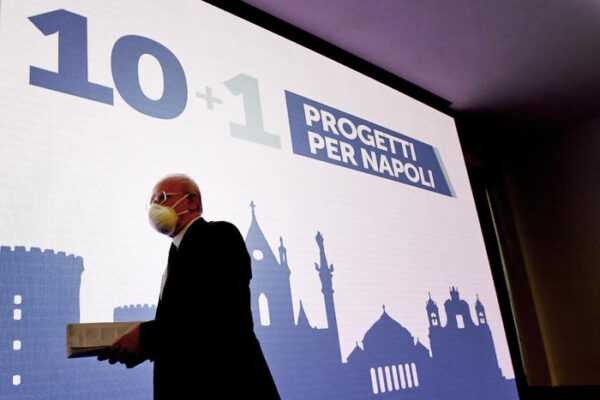 Il presidente della Regione Campania Vincenzo De Luca a Napoli durante la presentazione alla stampa delle sue ” 10+1 idee per Napoli” , 9 settembre 2020
ANSA / CIRO FUSCO Il presidente della Regione Campania Vincenzo De Luca a Napoli durante la presentazione alla stampa delle sue ” 10+1 idee per Napoli” , 9 settembre 2020
ANSA / CIRO FUSCO