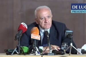 De Luca trionfa e avverte: “Basta politica tossica, c’è la seconda ondata del covid: occorre nuovo rigore”