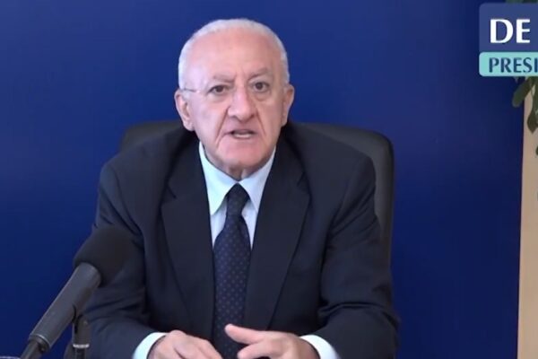 De Luca annuncia: “Oggi 140 casi, si va verso normalità. Scuola? 4 positivi su 80mila test”