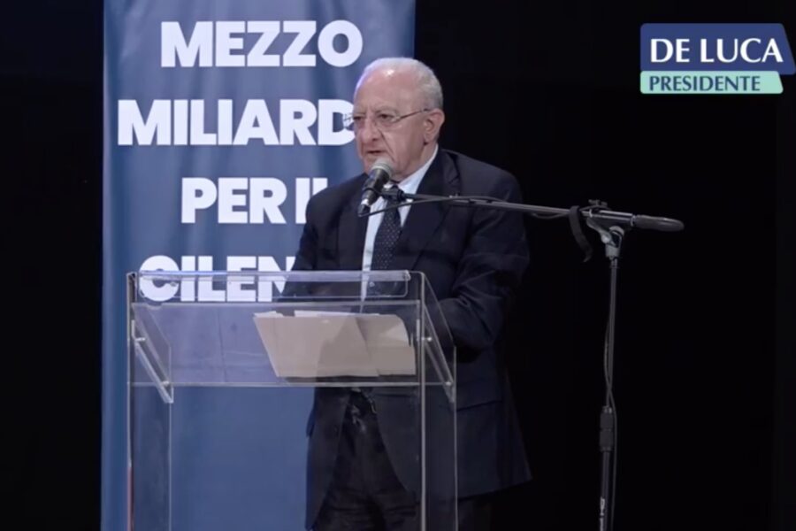 Scuole, De Luca rinvia il rientro dopo le elezioni: “Piano straordinario per i tamponi obbligatori”