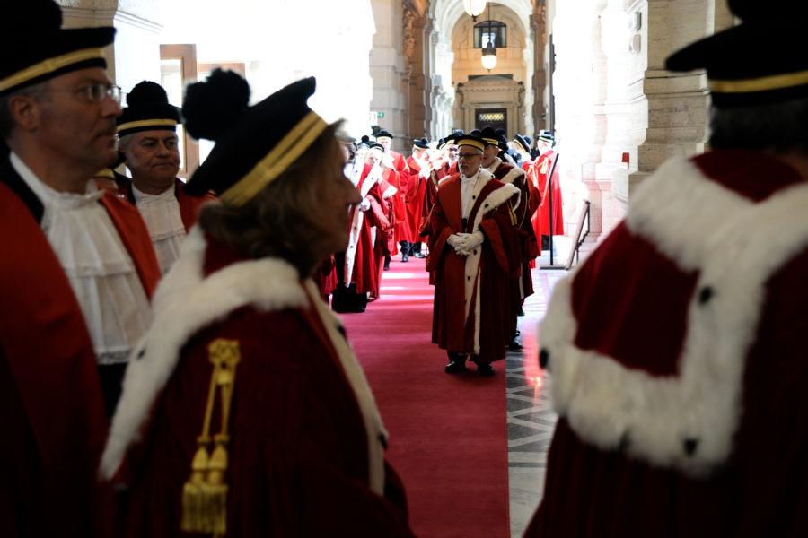 Basta magistrati narcisi, serve un po’ di sana autocritica