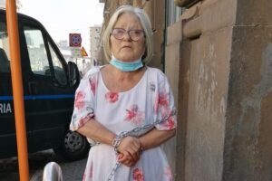 Il grido di Margherita, incatenata per il figlio: “Chiediamo giustizia per Antonio”