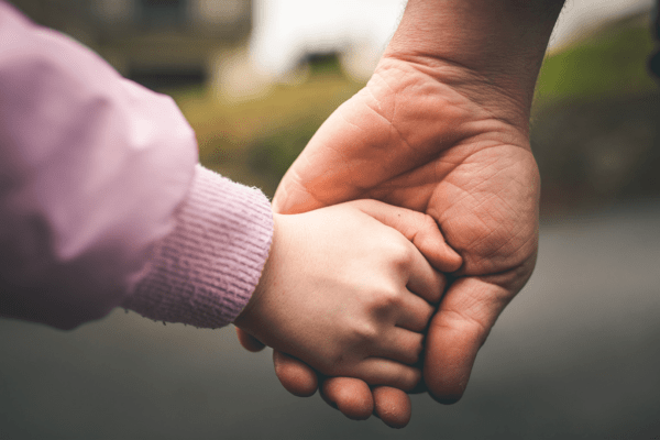 Alienazione parentale, la battaglia dei padri rifiutati
