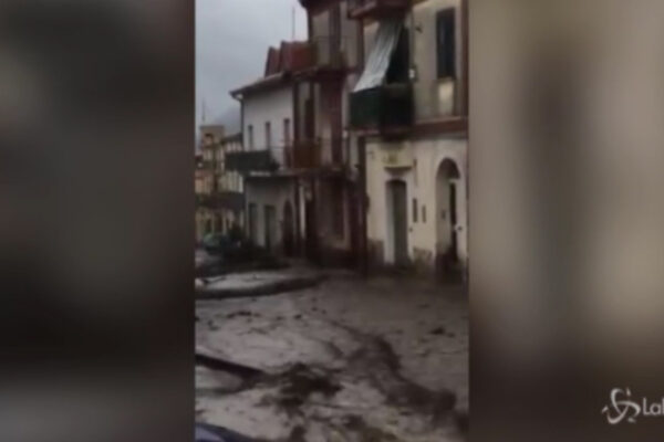 [VIDEO] Monteforte Irpino, il maltempo rende le strade fiumi di fango