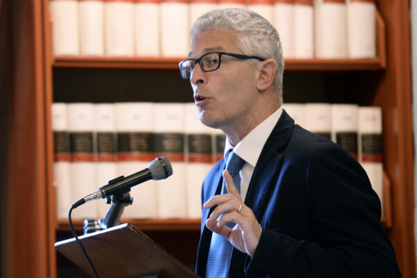 Bufera su Morra per le dichiarazioni su Jole Santelli, cosa ha detto veramente il grillino