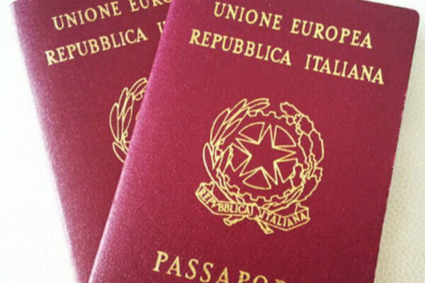 Passaporti lumaca, viaggi in fumo ‘grazie’ ai ritardi del ministero dell’Interno: persi 150 milioni di euro