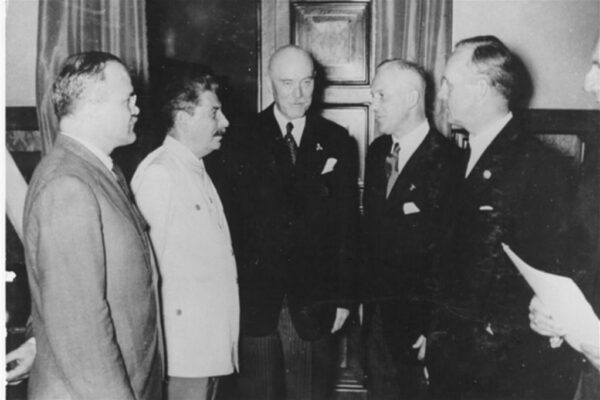 Storia del patto Ribbentrop Molotov, l’alleanza tra Hitler e Stalin