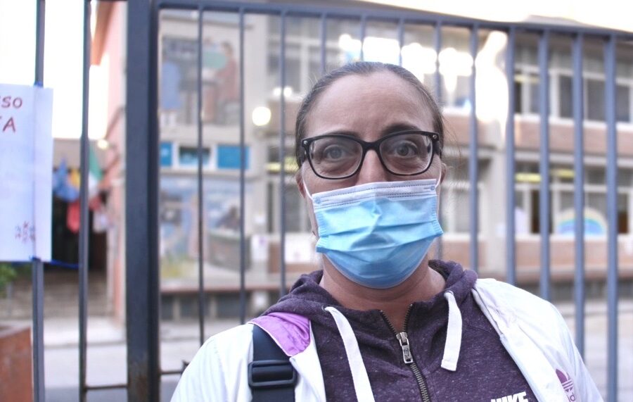 Napoli, riaprono le scuole ed è subito caos: sit-in di protesta dei genitori