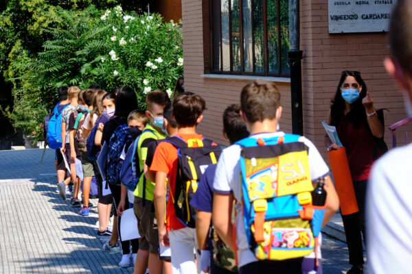 Nuovo Dpcm, cosa cambia per la scuola: dall’obbligo di mascherina alle lezioni in classe