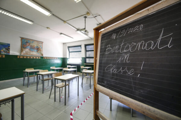 Campania, la scuola dell’infanzia e la primaria riaprono il 24 novembre: la nota