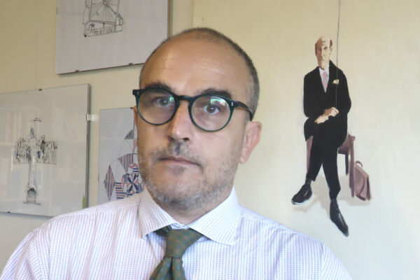 Smart working, tra pro e contro: “Aumenta la produttività ma impedisce la conoscenza attraverso i sensi”