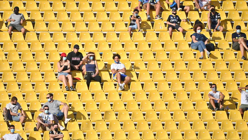 Riaprono gli stadi, serie A a porte aperte: ammessi mille tifosi