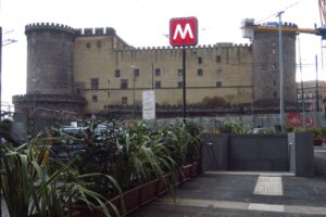 Napoli, positivo al Covid addetto della Metro: test per 15 colleghi Napoli, positivo al Covid addetto della Metro: test per 15 colleghi