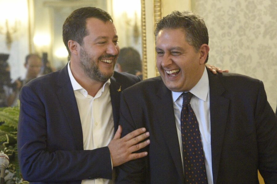 Salvini sulla graticola, Toti contro il leader della Lega: “Incapace di gestire la coalizione, va per conto suo”