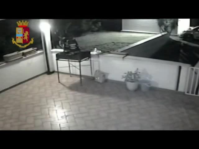 Festa dell’orrore a Matera, gli amici delle 15enni stuprate: “Non chiamate la polizia, rovinerete la festa”