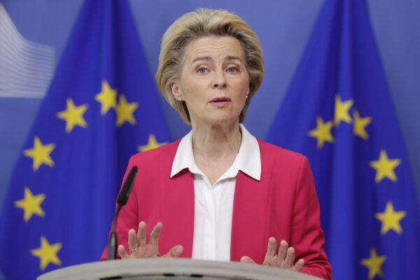 Nuovo Piano Ue su migrazione e asilo, Von der leyen si piega a Visegrad