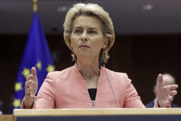 Stato dell’Unione, von der Leyen annuncia vertice globale sulla sanità in Italia: “Servono salari minimi in tutti i Paesi”