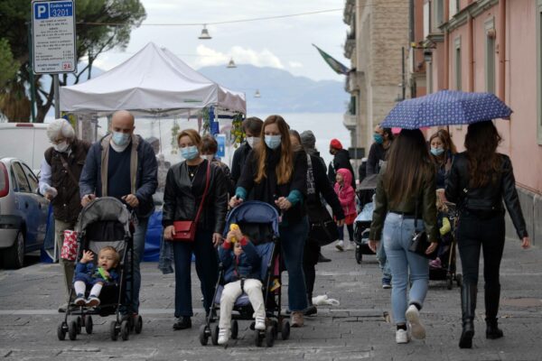 Alessandro Pone – Lapresse
Napoli 17 ottobre 2020
Cronaca
Covid a Napoli seconda ondata di contagi. 

Alessandro Pone – Lapresse
Naples 17 october 2020
news
Covid in Naples.