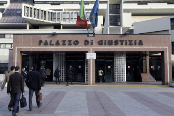 Tribunale, è boom di positivi. Gli avvocati: “Non lasciamo che il virus uccida il diritto alla difesa”