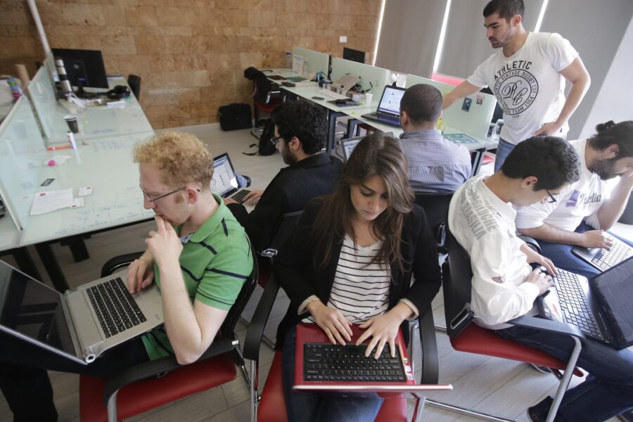 Il futuro dei giovani napoletani? Vale 40 centesimi…