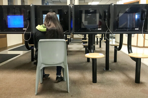 Punito per aver salutato la mamma, detenuto da mesi senza videochiamate