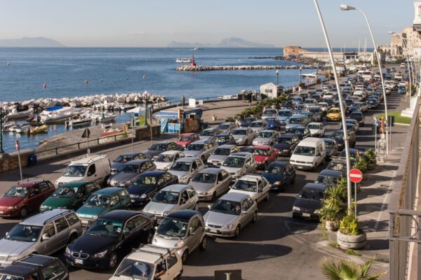 Covid ma non solo, i napoletani preoccupati da manutenzione e trasporti