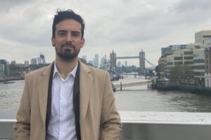 Parte da Napoli con 500 euro e diventa imprenditore di successo: Antonio da cameriere a startupper in due anni