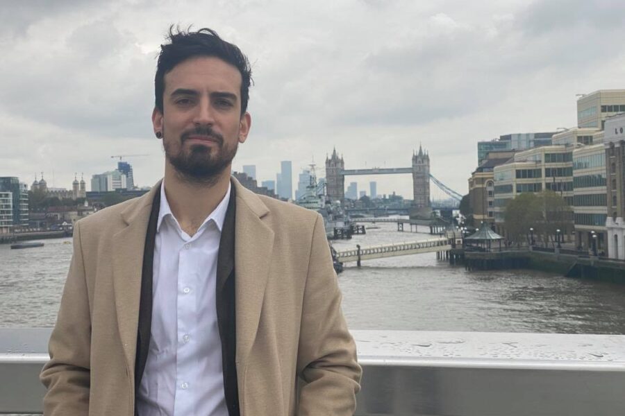 Parte da Napoli con 500 euro e diventa imprenditore di successo: Antonio da cameriere a startupper in due anni