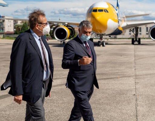 Il prefetto di Napoli Marco Valentini in visita ad Atitech