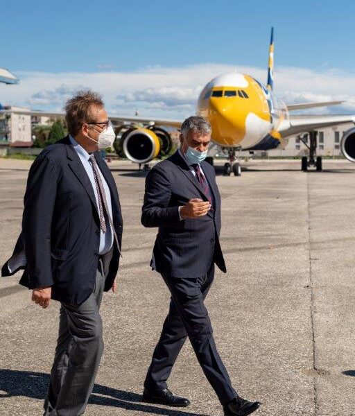 Il prefetto di Napoli Marco Valentini in visita ad Atitech