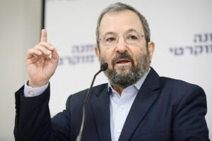Intervista a Ehud Barak: “Netanyahu infetta Israele col suo odio e non lo salva dal Covid”
