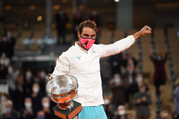 Roland Garros, il messaggio di Federer a Nadal: “20 Slam, ora non ci fermiamo”